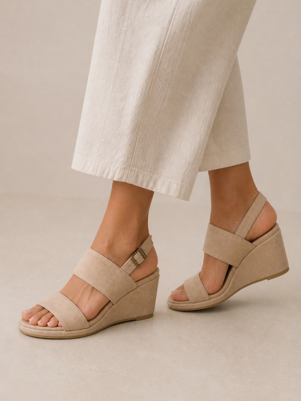 Clarks Unstructured Beige Nubuck Wedge Sandals Minimal Comfort Neutral